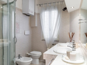 A World Aparts - Frattina Royal