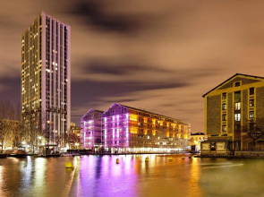 Holiday Inn Express Paris-Canal de la Villette by IHG