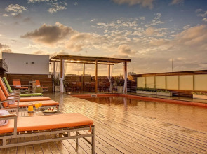 Broadway Hotel & Suites