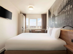Rotterdam Teleport Hotel