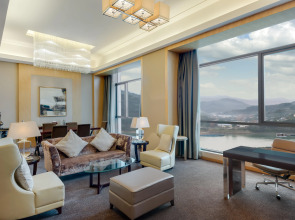 Crowne Plaza Yichang by IHG