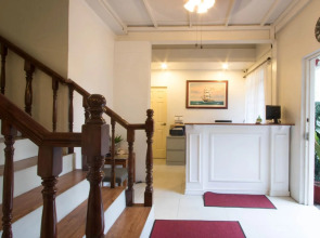 Makati Riverside Inn