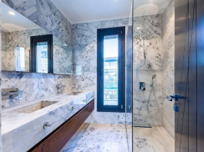 7 Deluxe - Seductive Style and Serenity