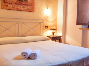 Resort with pool in Riparbella