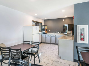 Americas Best Value Inn East Peoria