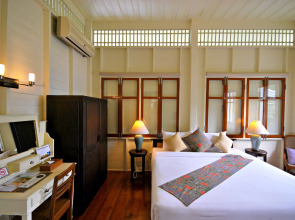 Baan Bayan Beachfront Hotel