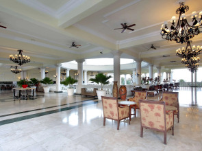 Grand Palladium Lady Hamilton Resort & Spa All Inclusive