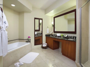 Trump International Beach Resort