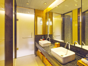 Hotel Indigo Shanghai on The Bund by IHG