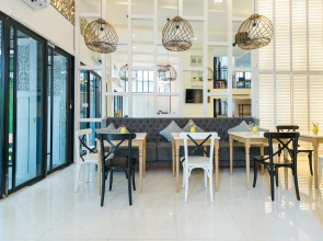 White Ivory Bed & Breakfast