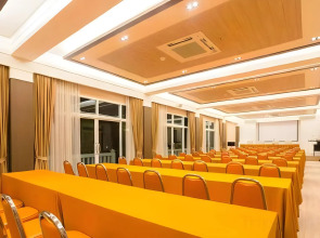 Swan Lake Hotel Sattahip