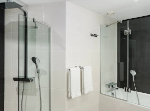 AC Porte Maillot Hotel