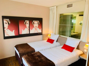 Standing Hotel Suites