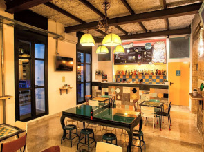 NeapolitanTrips Hostel and Bar