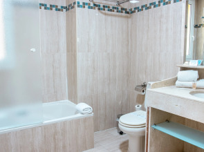 Отель Reina Cristina