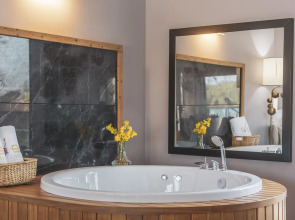 Orka Cove Hotel Penthouse & Suites - Adults Only