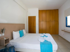 Sea Cleo Napa Hotel & Annex