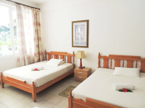 Reef Holiday Apartments