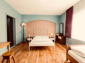 Cheers Midtown Hostel