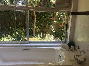 Sixteen Guest House on Main