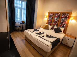 La Pazza Suites Hotel