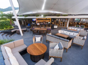 Отель Journeyhub Phuket Patong