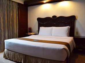 Waterfront Airport Hotel & Casino