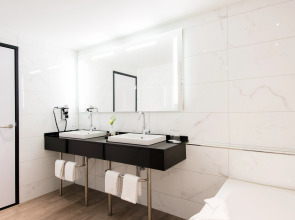 Отель Van der Valk Schiphol A4