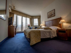 Hotel Opera by ZEUS International