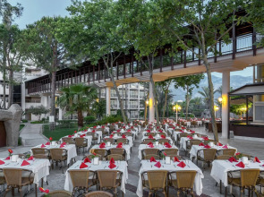 Dobedan World Palace