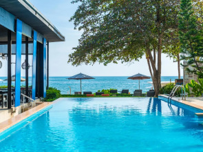 Отель Bandara On Sea