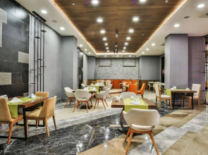 Saturn Palace Resort 