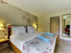 Robinson Camyuva - Adults only