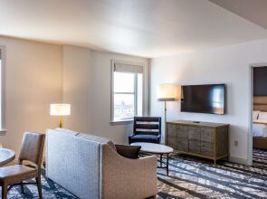 The Yorktowne Hotel, Tapestry Collection by Hilton