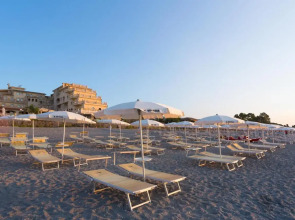 Hellenia Yachting Hotel