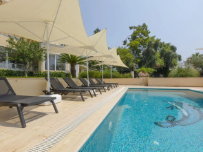 Farrys Boutique Hotel & Beach Club