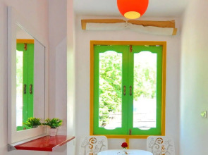 Side Walk Boutique Hotel