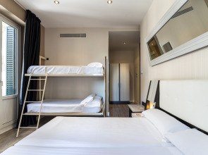 Отель Petit Palace Triball