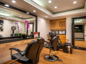 Beverly Hills Plaza Hotel & Spa