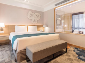 Holiday Inn Bangkok by IHG