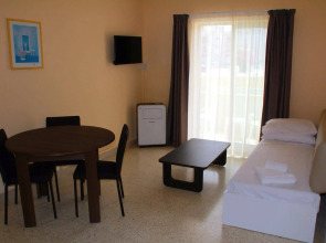 Mavina Hotel & Apartments