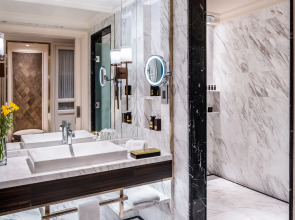 Отель Caravelle Saigon