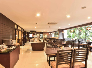 Boss Suites Nana Hotel