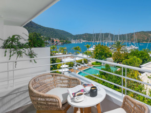 Yacht Classic Hotel - Boutique Class