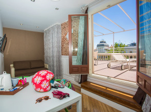 Petit Palace Lealtad Plaza