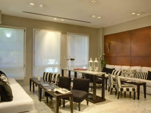 Broadway Hotel & Suites