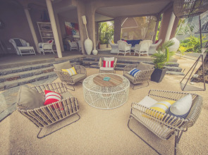 Voile Bleue Boutique Hotel