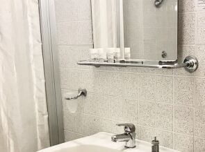 Residence with pool on the promenade