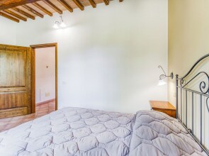 Noce Family Apt Shared Pool,volterra