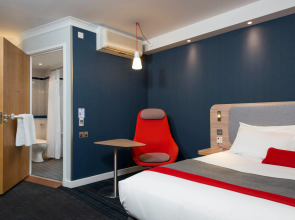 Holiday Inn Express London Luton Airport by IHG